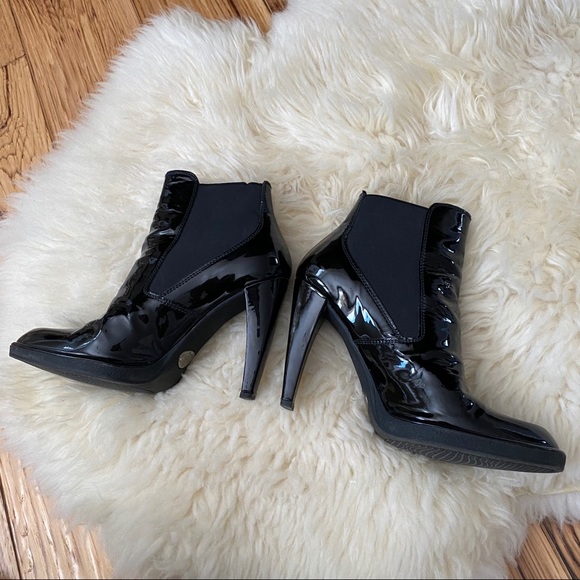 Stuart Weitzman High Shine Patent Heeled Booties Size 6.5 - Picture 11 of 15